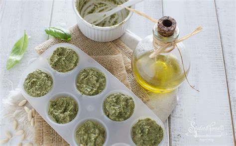 foto cubetti di pesto congelati in vaschette