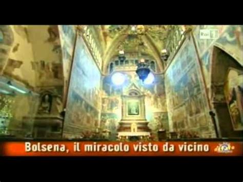 Una rappresentazione artistica del miracolo di Bolsena, con il sacerdote che osserva il sangue che sgorga dall'ostia.