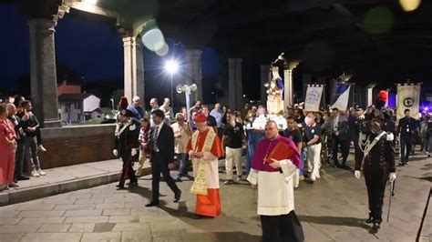 Il Cardinale Bagnasco celebra la Messa al Santuario della Madonna della Guardia in un contesto di preghiera e solidarietà