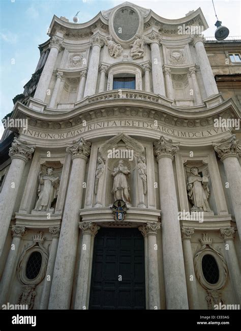 Veduta d'insieme della facciata barocca della Chiesa di San Marco inserita nel contesto urbano di Piazza Libertà