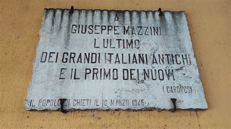 Masso commemorativo al Poggio della Giovine Italia