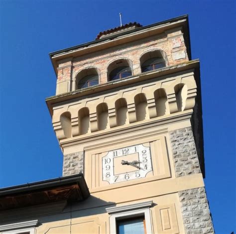 Foto dell'interno della chiesa principale di Cervignano del Friuli durante una funzione