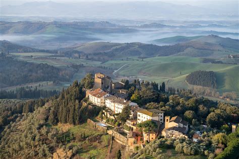 Veduta aerea del borgo di Tuili e della Giara