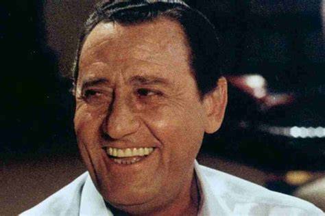 Alberto Sordi in un momento di riflessione o con un sorriso discreto