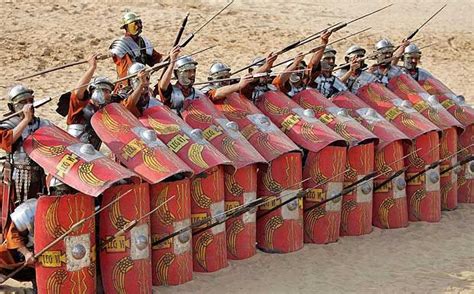 Ricostruzione di legionari romani in addestramento
