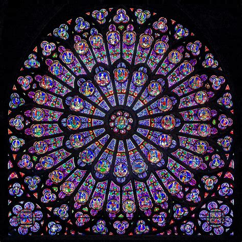 Rosone policromo del XIII secolo della Cattedrale di Notre-Dame