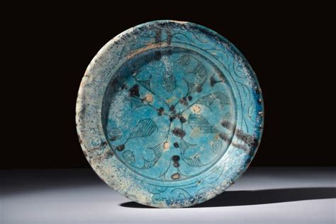 Esempio: Ceramica smaltata bizantina e selgiuchide a confronto