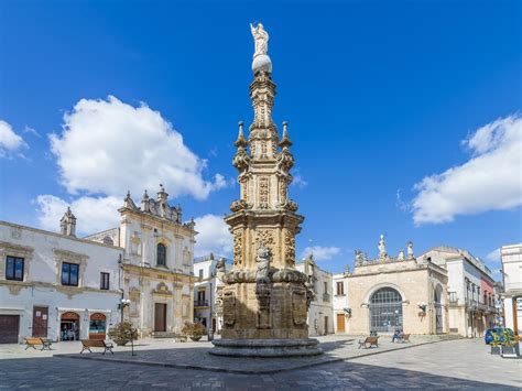 Vista panoramica del centro storico di Nardò con Piazza Salandra e la Guglia dell'Immacolata