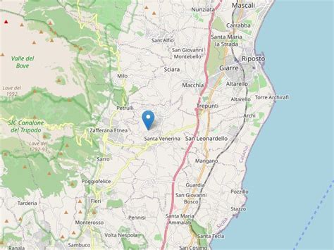 Mappa interattiva che evidenzia Via Martini e le attività commerciali a Santa Venerina