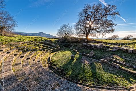 Veduta panoramica degli scavi del teatro romano di Tusculum