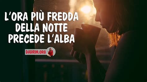 Un'immagine metaforica della notte che precede l'alba