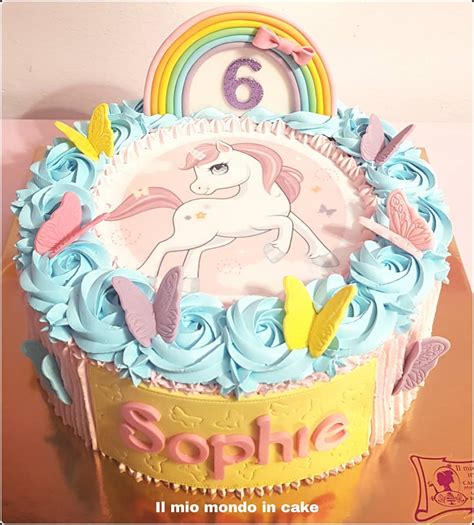 Torta decorata a tema unicorno con colori pastello