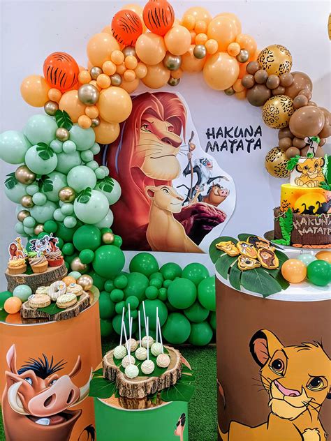 Allestimento a tema Re Leone con colori caldi e elementi africani