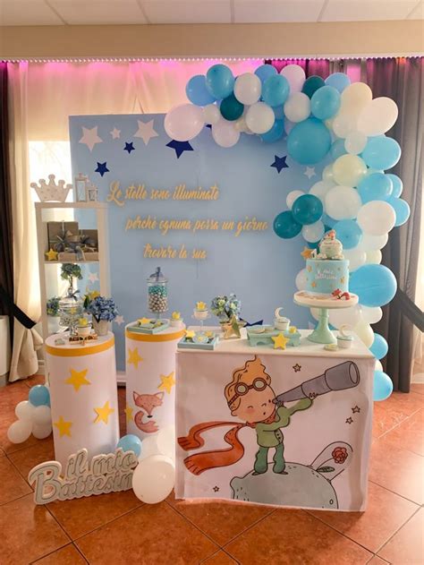 Centrotavola a tema Piccolo Principe con elementi celesti e volpi