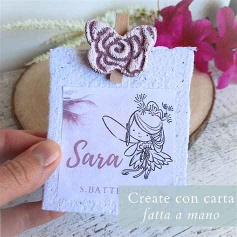 Primo piano di una bomboniera piantabile con semi visibili