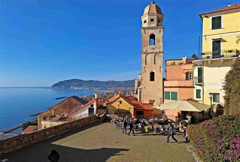 Immagine di un tipico borgo ligure nel primo '900