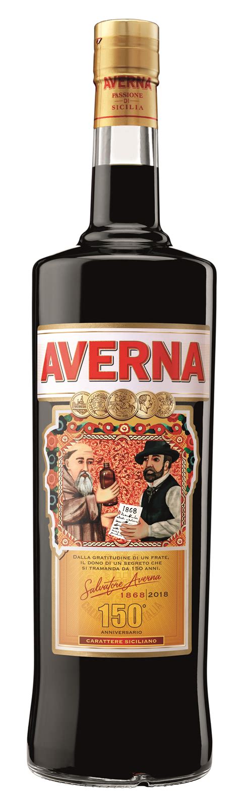Bottiglia storica dell'Amaro Averna con agrumi e erbe