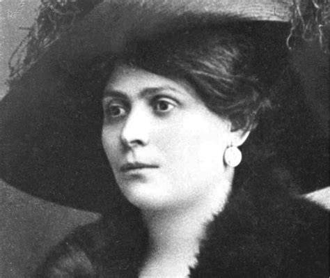 Foto storica di Luisa Spagnoli o illustrazione del Bacio Perugina