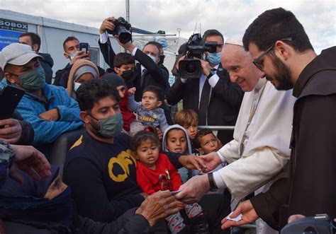 Foto: Papa Francesco incontra i rifugiati sull'isola di Lesbo
