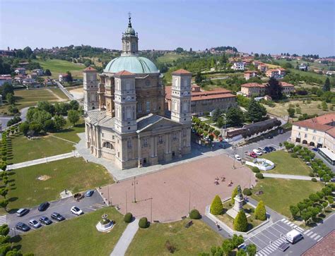 Panorama collinare di Vicoforte con il Santuario in lontananza