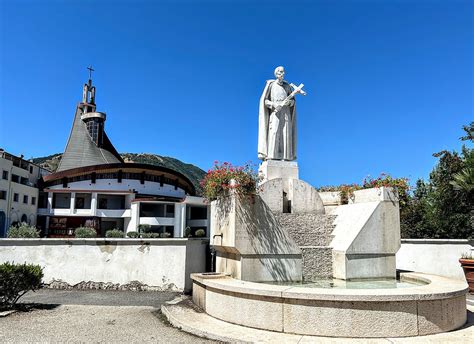 Esterno del Santuario di Santa Maria Materdomini