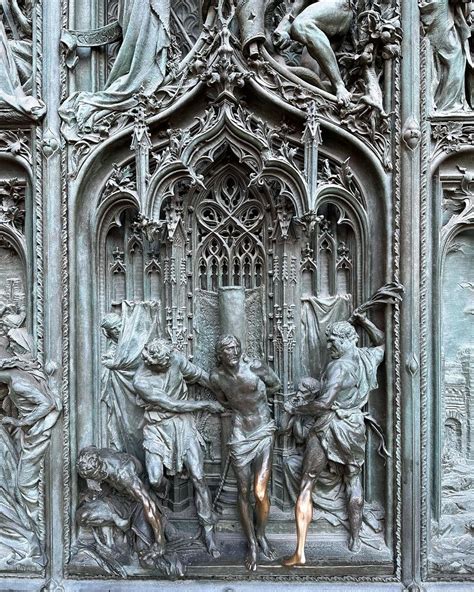 Dettaglio del portone istoriato del Santuario