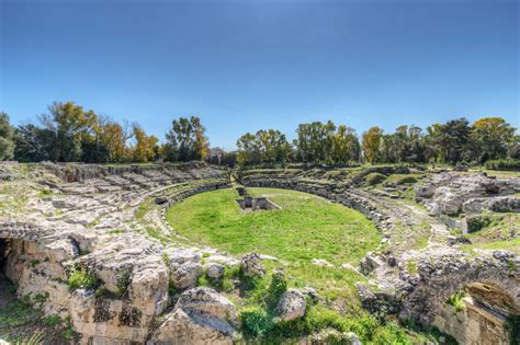Mappa schematica di Siracusa con Ortigia, Parco Archeologico della Neapolis e Santuario della Madonna delle Lacrime evidenziati