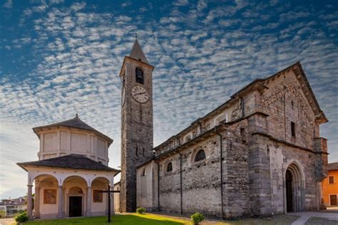 Foto storica della chiesa parrocchiale di Baveno, luogo centrale del ministero pluridecennale di don Fomia.