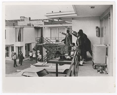 Martin Luther King Jr. sul balcone del Lorraine Motel, Memphis, Tennessee, 1968