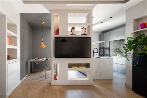 Interno moderno dell'appartamento Casa Basile a Siculiana, mostrando la cucina e il balcone