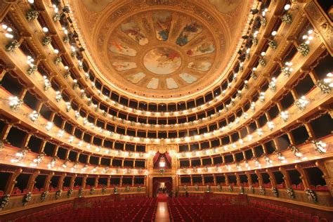 Interni del Teatro Massimo di Palermo, progetto di Basile