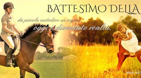 Bambini sul cavallo durante il Battesimo della Sella, giostre in carrozza, mostra di rapaci