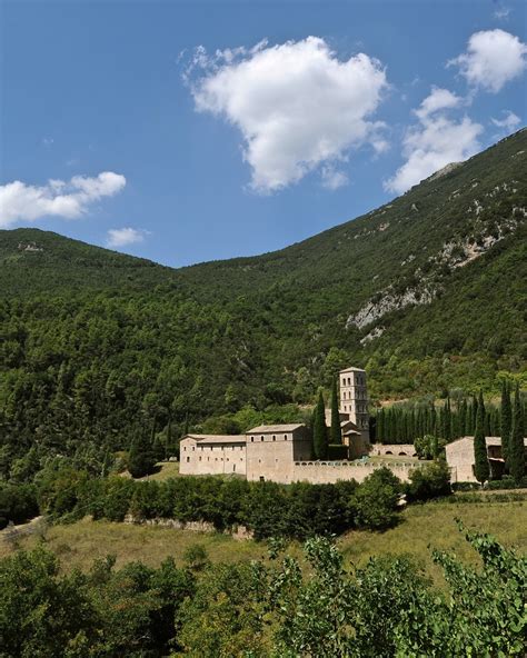 L'Abbazia di Sant'Eutizio immersa nel paesaggio della Valnerina