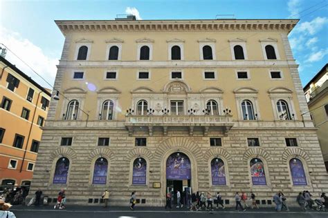 Palazzo Cipolla, sede della mostra a Roma