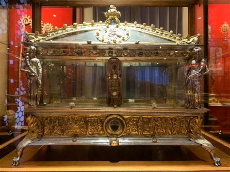 Foto del reliquiario del braccio di San Giovanni Battista nel Duomo di Siena