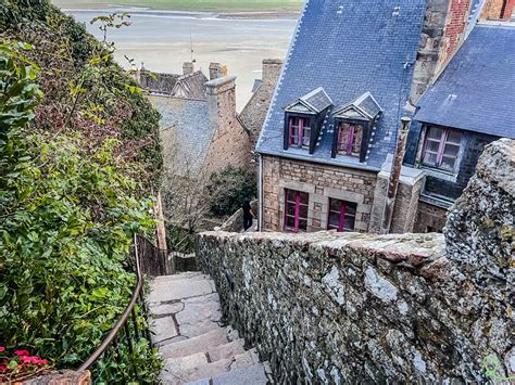 Mappa dettagliata del villaggio di Mont Saint-Michel con le strade principali