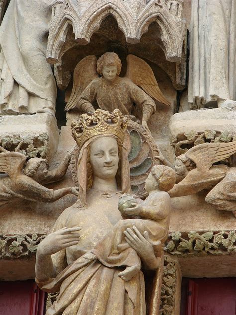 Scultura del Beau Dieu e della Vierge Dorée ad Amiens