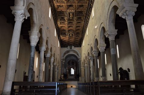 Interno della Cattedrale di San Cataldo a Taranto