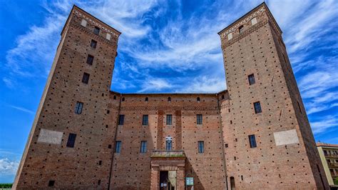 Veduta esterna del Castello dei Principi d'Acaja a Fossano