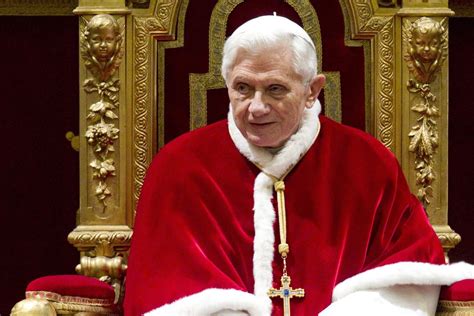 Ritratto fotografico di Papa Benedetto XVI durante una celebrazione liturgica