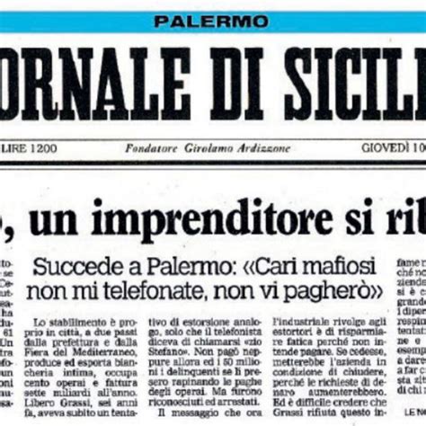 Foto d'epoca di documenti e articoli di giornale relativi alle indagini sulle apparizioni