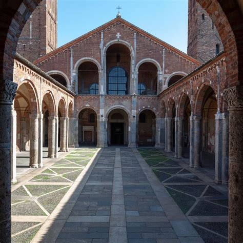 Raffigurazione di Sant'Ambrogio in un'antica miniatura