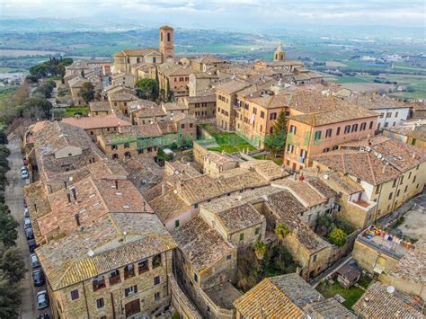 Mura medievali di Bettona con tratti etruschi inglobati