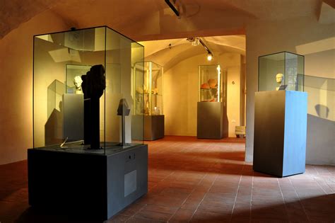 Interno del Museo della Città di Bettona con opere del Perugino