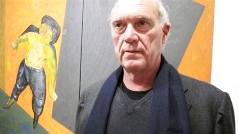 Analisi comparativa: le figure michelangiolesche nelle opere di Sandro Chia e il loro rapporto con lo spazio onirico.