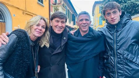 Ritratto fotografico di Rosetta Franzi e Giovanni Gheddo con i loro tre figli