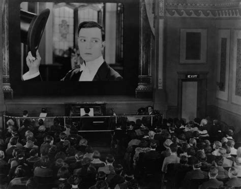Infografica: cronologia dei film cristologici più significativi, dalle prime rappresentazioni del cinema muto fino alle produzioni contemporanee.