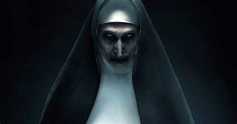 Raffigurazione del demone Valak nelle sembianze di una suora, come appare nel film