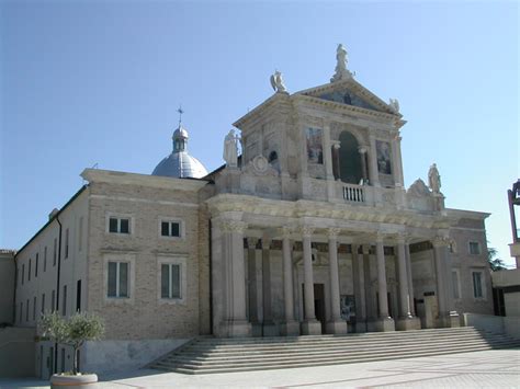 foto esterna della Chiesa di San Gabriele dell'Addolorata a Bari