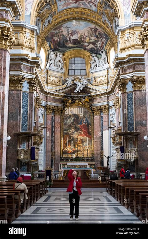 Facciata della Basilica dei Santi Ambrogio e Carlo al Corso
